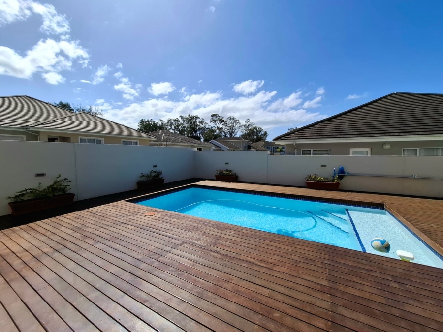 6 Bedroom Property for Sale in Beacon Bay Eastern Cape